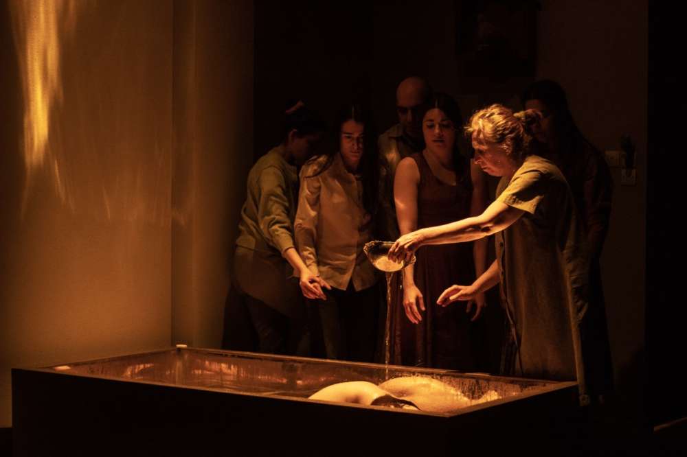 Детаљ из представе „Збогом, Линдита" (Фотографија: Теофилос Цимас)